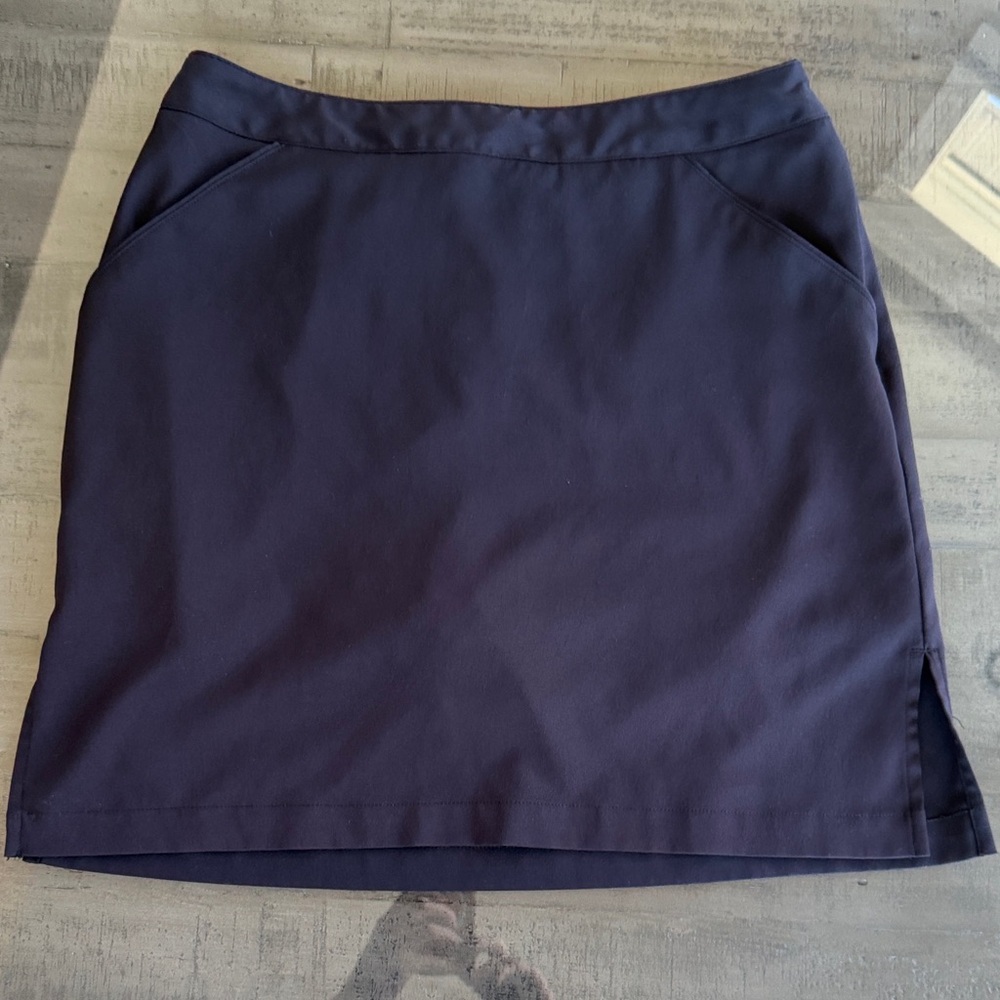 Coral Bay Black Athletic Golf Skort. Skirt with shorts liner. Womens size 8
